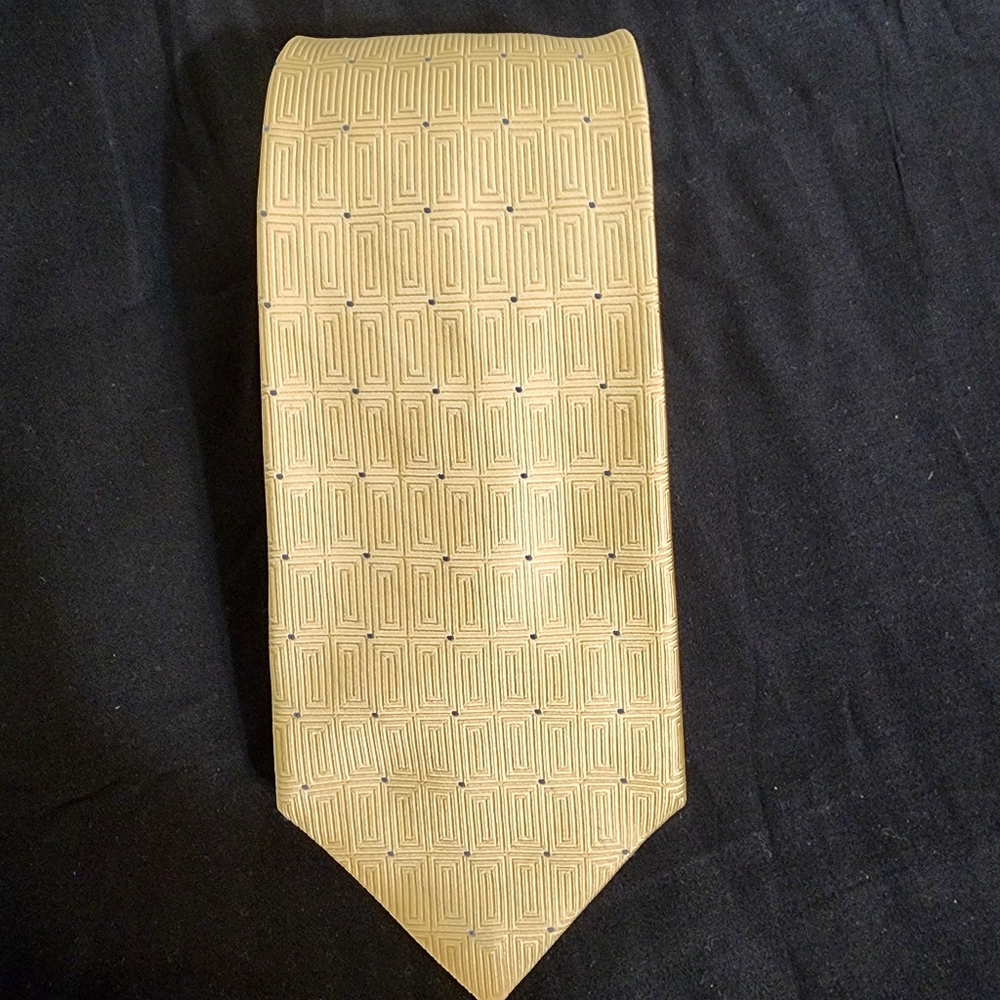 Vintage Jones New Your Tie, 100% silk..   Gold with blue 60x3.5 in.